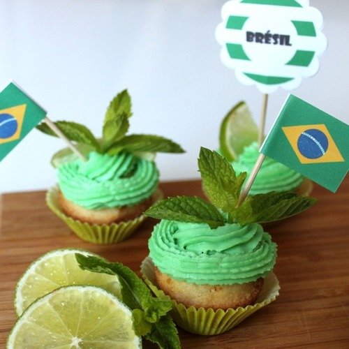 10 décorations pour petits gâteaux (cupcakes toppers ) thème "brésil foot" 