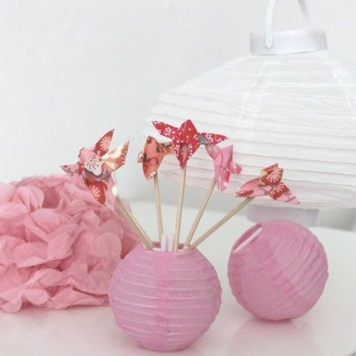 6 mini brochettes en bois origami papillons roses et rouges 