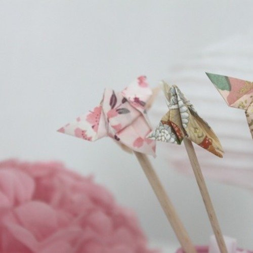 6 mini brochettes en bois origami papillons couleur rose pastel 