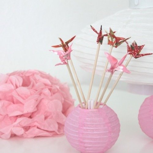 6 mini brochettes en bois origami grues roses et rouges 