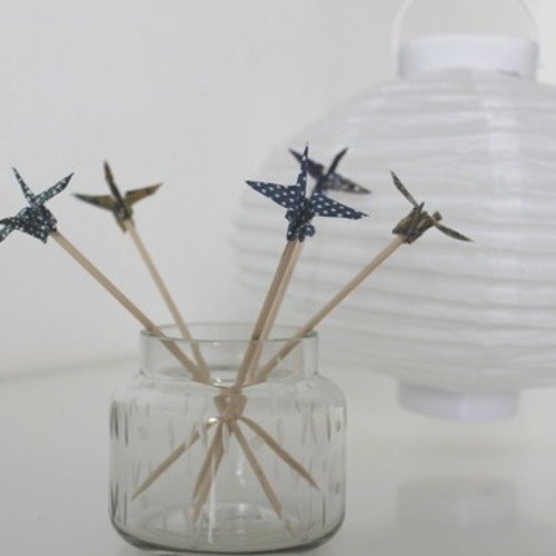 6 mini brochettes en bois origami grues couleur bleu et or 
