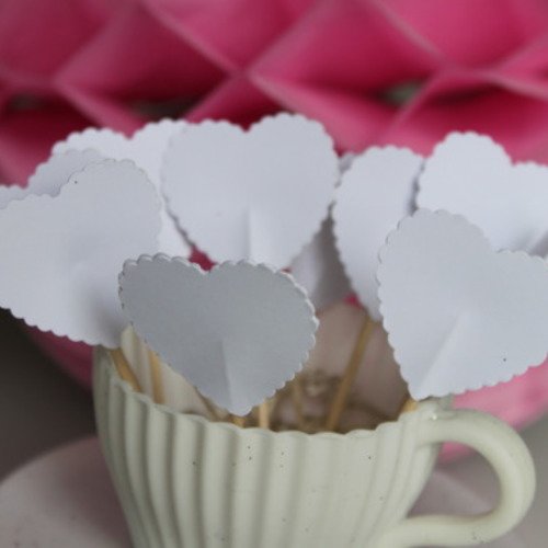 10 décorations pour petits gâteaux (cupcakes toppers )- cœurs blancs- pour mariage 