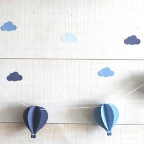 Guirlande de 6 montgolfières pour décorer une chambre de bébé ou pour une baby shower - tons de bleus 