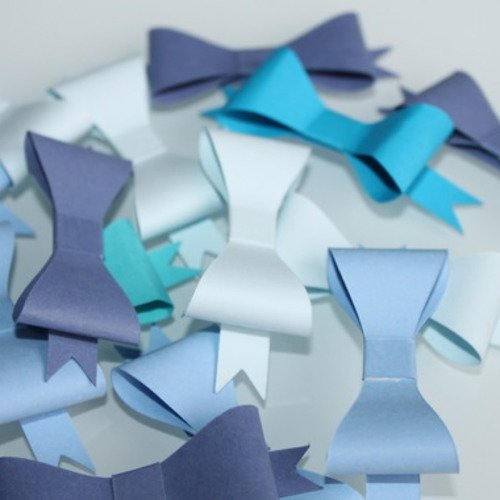 10 nœuds en papier pour décorer un faire part ou boite dragées -bleu pale et bleu myosotis- mariage, baptême 