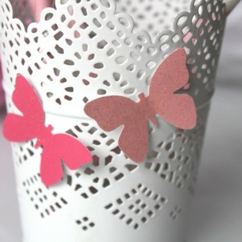 10 papillons en papier carton autocollants (autocollant uniquement sur le corps du papillon) roses fuchsia à paillettes 