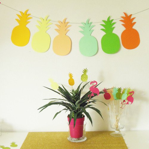 Guirlande de 6 ananas en papier pour un décors tropical et exotique 