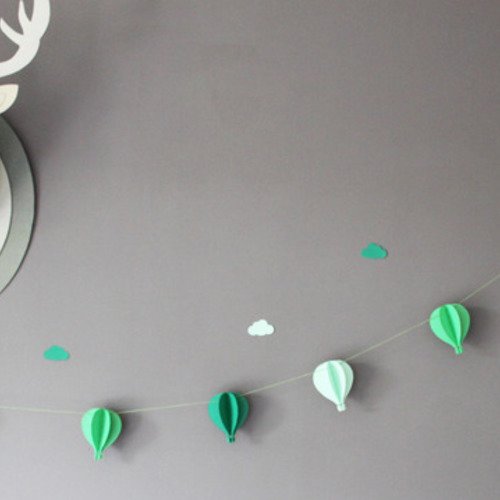 Guirlande de 6 montgolfières pour décorer une chambre de bébé ou pour une baby shower - tons de vert 