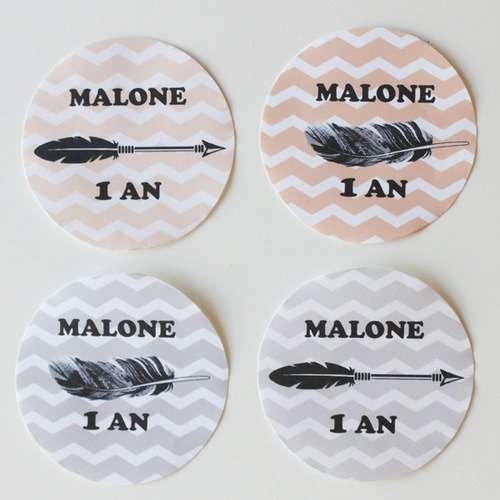 8 stickers pour bonbonnière ou sachet de bonbons - 6.5 cm de diamètre-beige et gris-thème indien-plumes et flèches-anniversaire 