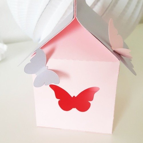 Nichoir-cabane à oiseaux- baptême - thème "papillon" pour table de fête en papier 210 gr- 