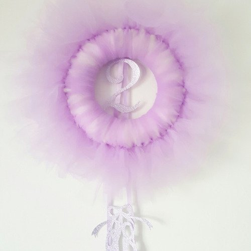 Décoration pour anniversaire- couronne de tulle pour danseuse- mauve-lilas- age et chaussons en pailleté mauve 