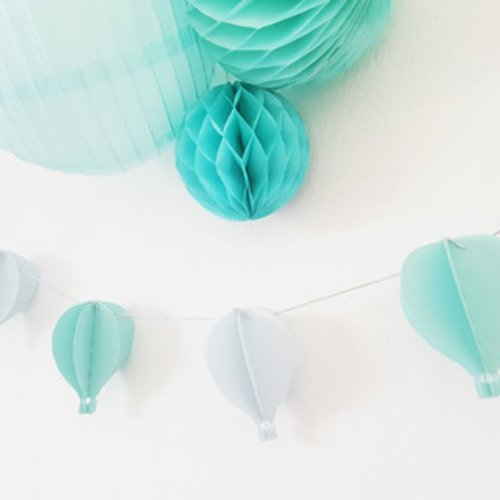Guirlande de 6 montgolfières pour décorer une chambre de bébé ou pour une baby shower - tons de bleu et vert jade 