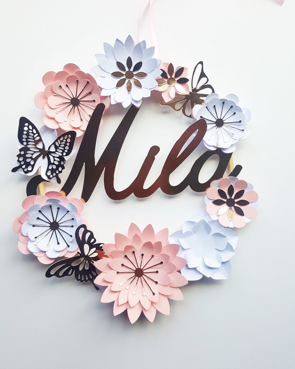 Stickers muraux personnalisés avec prénom et ornement fleurs roses