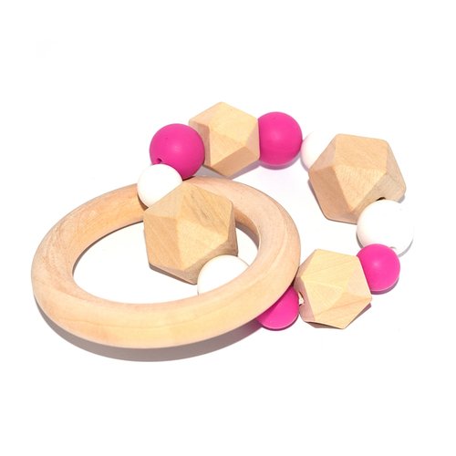 Hochet - anneau de dentition en bois, perles hexagonales, silicones fuchsia et blanc