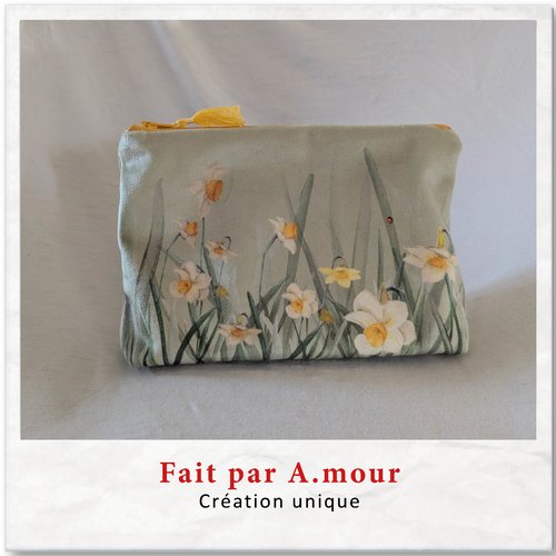 Trousse helleborus en velours narcisse