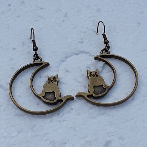 Boucles d oreilles bronze, chats sur la lune, 3cm