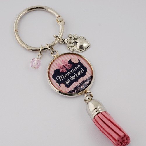 Porte-clef "marraine qui déchire" avec pompon, perle et breloque