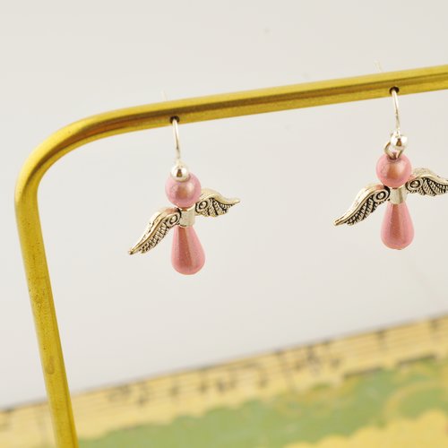 Boucles d’oreilles "ange" garnies de perles magiques rose