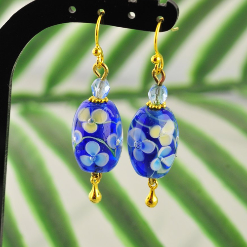 Boucles d'oreilles perles bleues à fleurs
