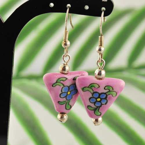 Boucles d'oreilles triangle céramique et fleurs