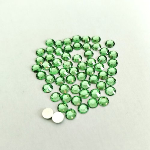 Cabochons strass plats à coller 4mm vert amande