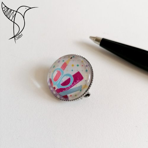 Broche cabochon fournitures scolaires
