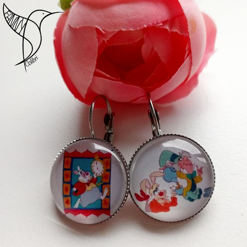 Boucles d'oreilles dépareillées alice