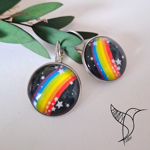 Boucles d'oreilles dormeuses arc-en-ciel