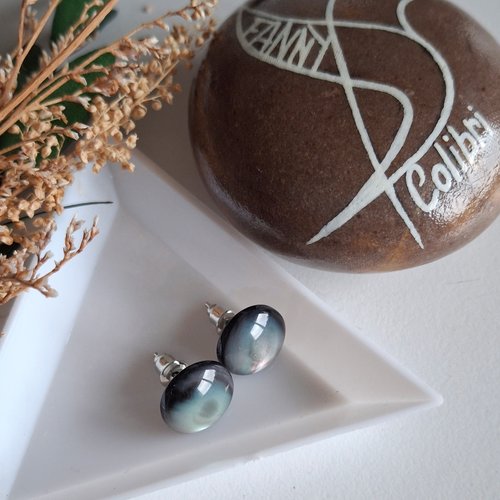 Boucles d'oreilles puces gris nacré