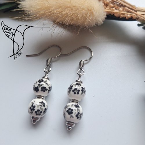 Boucles d'oreilles mini fleuries noir
