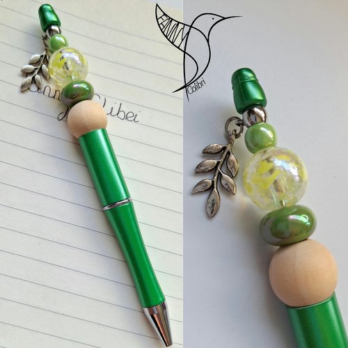 Stylo vert et bois nature