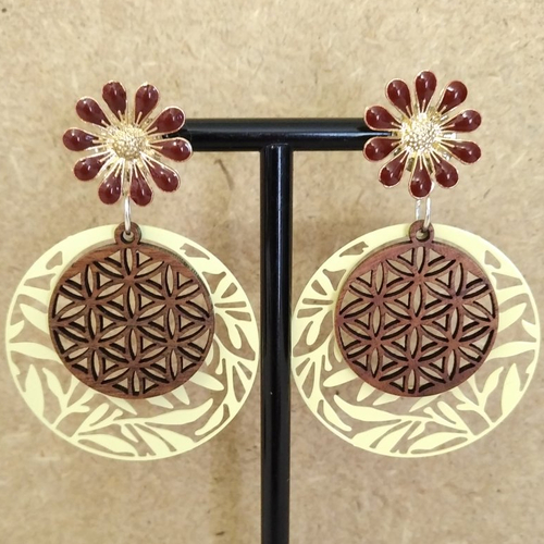 Boucles d'oreille jaune et marron , fleur émaillée marron , estampe florale jaune et pendentif bois