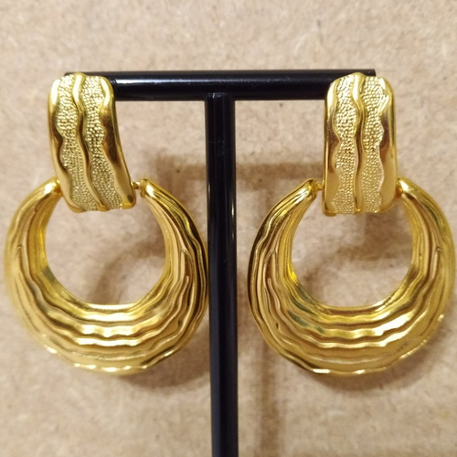 Boucles d'oreille pendentif rond évidé en acier inoxydable couleur or