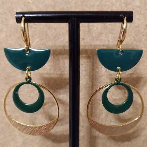 Boucles d'oreille sequin émaillé fait main vert foncé , pendentif et support crochet couleur or .