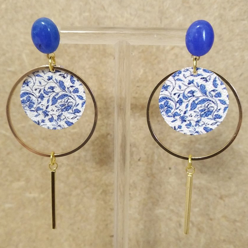 Boucles d'oreilles sequin bleu/blanc et acier inoxydable doré .
