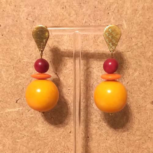 Boucles d'oreilles ivoire végétal artisanal .  apprêts