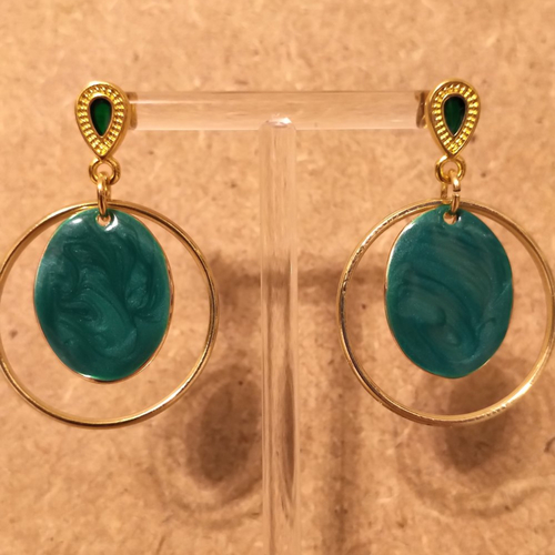 Boucles d'oreilles vert émaillé et acier inoxydable doré .
