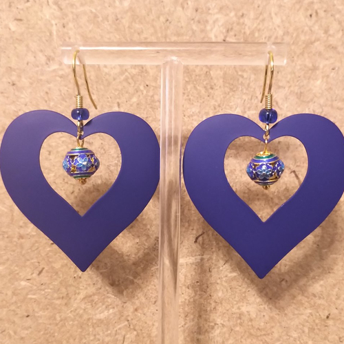 Boucles d'oreilles perles émaillées bleues et acier inoxydable doré .