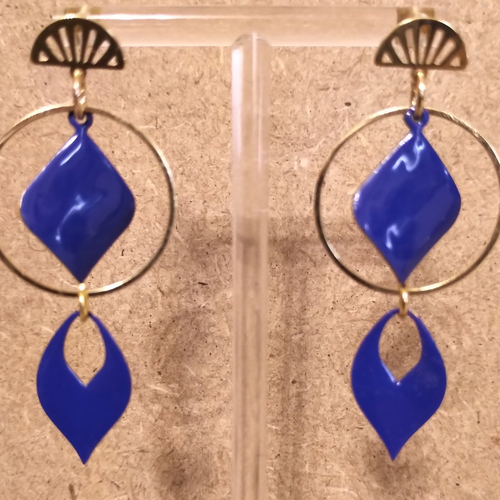 Boucles d'oreilles sequins émaillés faits mains bleu marine . acier inoxydable doré .