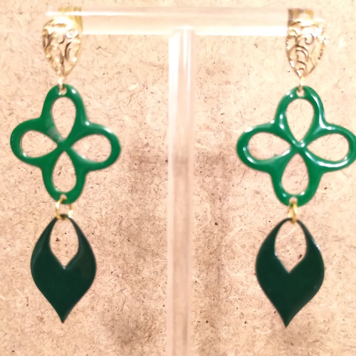 Boucles d'oreilles sequins émaillés faits mains et acier inoxydable .