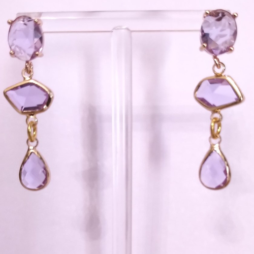 Boucles d'oreilles en verre et acier inoxydable .