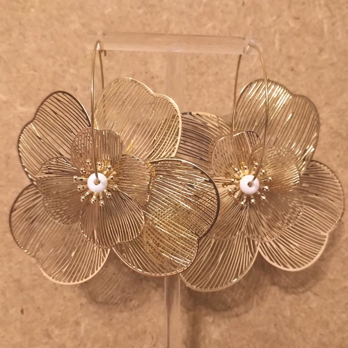 Boucles d'oreilles créoles florales acier inoxydable doré .