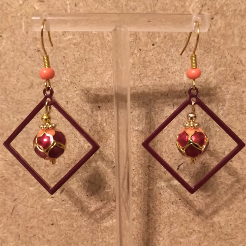 Boucles d'oreilles sequins émaillés faits mains . perles émaillées .