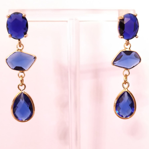 Boucles d'oreilles verre et acier inoxydable doré .