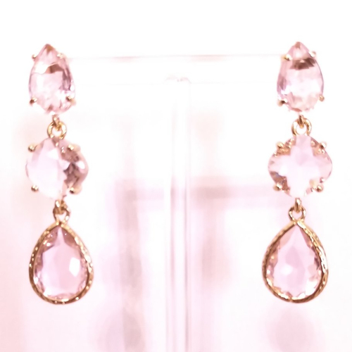 Boucles d'oreilles verre et acier inoxydable doré .