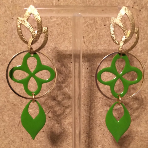 Boucles d'oreilles sequins émaillés faits mains .