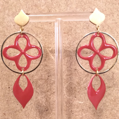 Boucles d'oreilles sequins émaillés faits mains rouge .