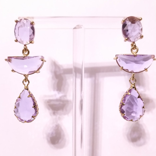 Boucles d'oreilles verre et acier inoxydable doré .