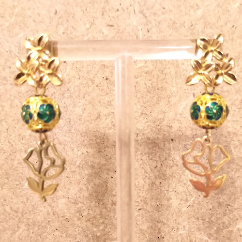 Boucles d'oreilles perles émaillées .  acier inoxydable doré .