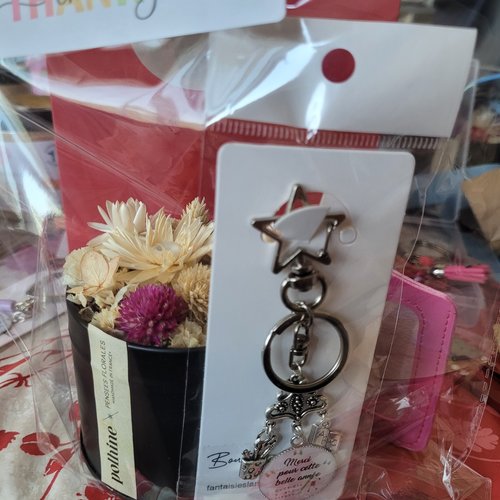 Pochette cadeau accroche-clés fantaisiesland et compo polhine fleurs séchées