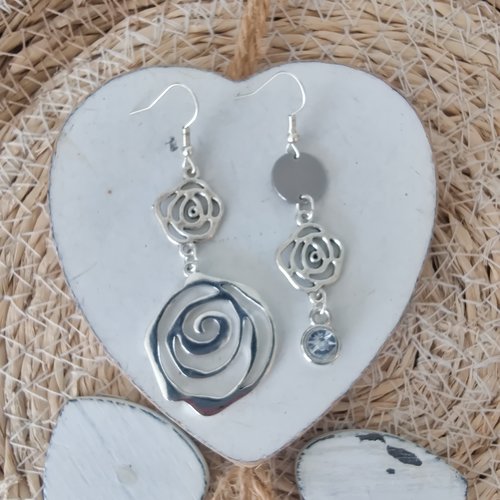 Boucle d'oreille dépareillée / boucle d'oreille pendante, fantaisie